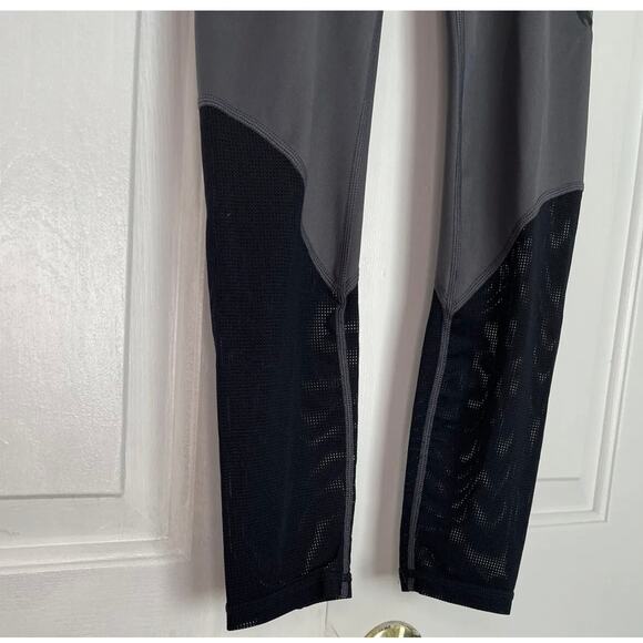 Fabletics Mid-Rise UltraCool Floral 7/8 Activewear Leggings Size XS 0-2 - EUC - Picture 6 of 11